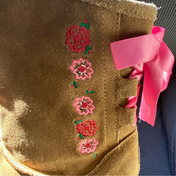 BearPaw “Carly” Shearling Boot Nubuck - Picture 13 of 15